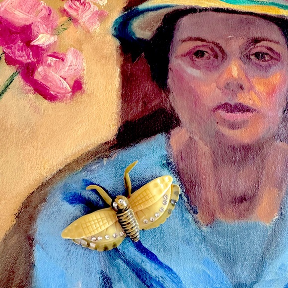 True vintage BAKELITE & Rhinestone Mothra Brooch, large, estate jewelry - Picture 3 of 7